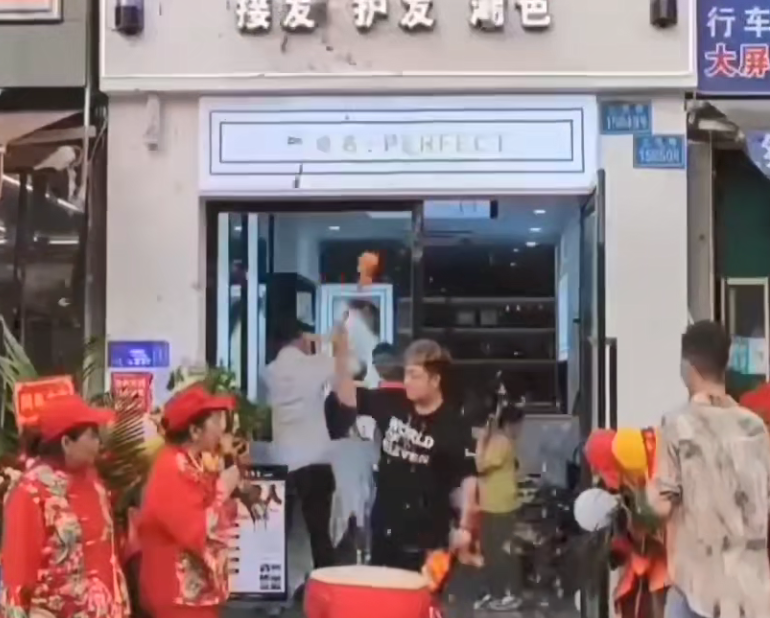 恭喜卓名连锁又一家店开业！ ​祝生意兴隆！​感谢信任我们，携手共进